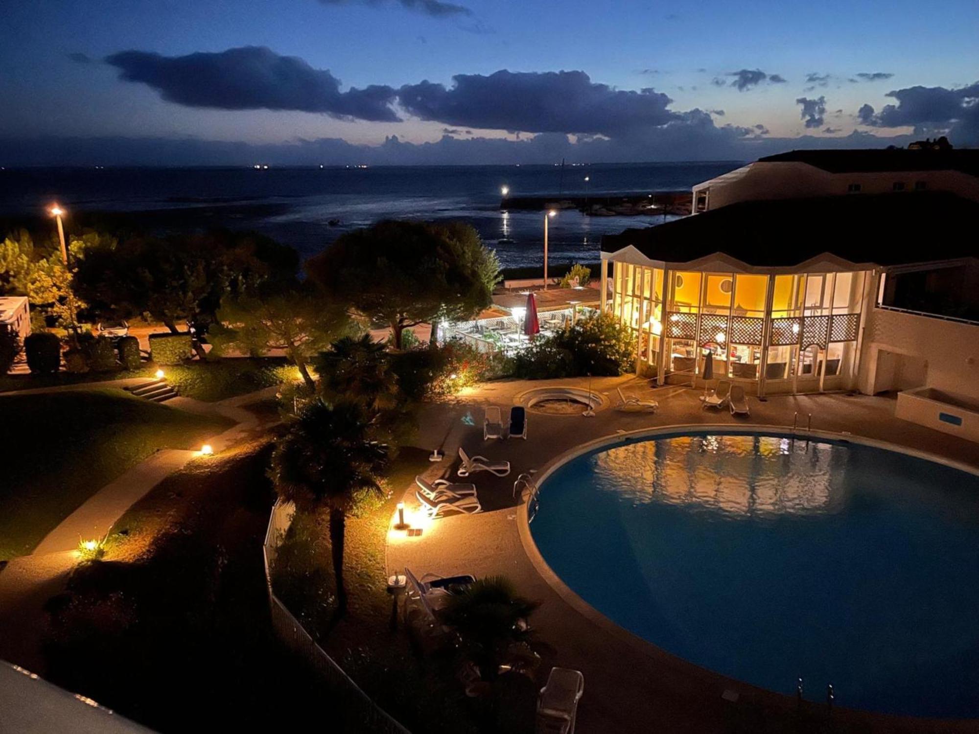 Vue Mer Et Piscine, Avec Balcon - 1 Min De La Plage Фура Екстер'єр фото